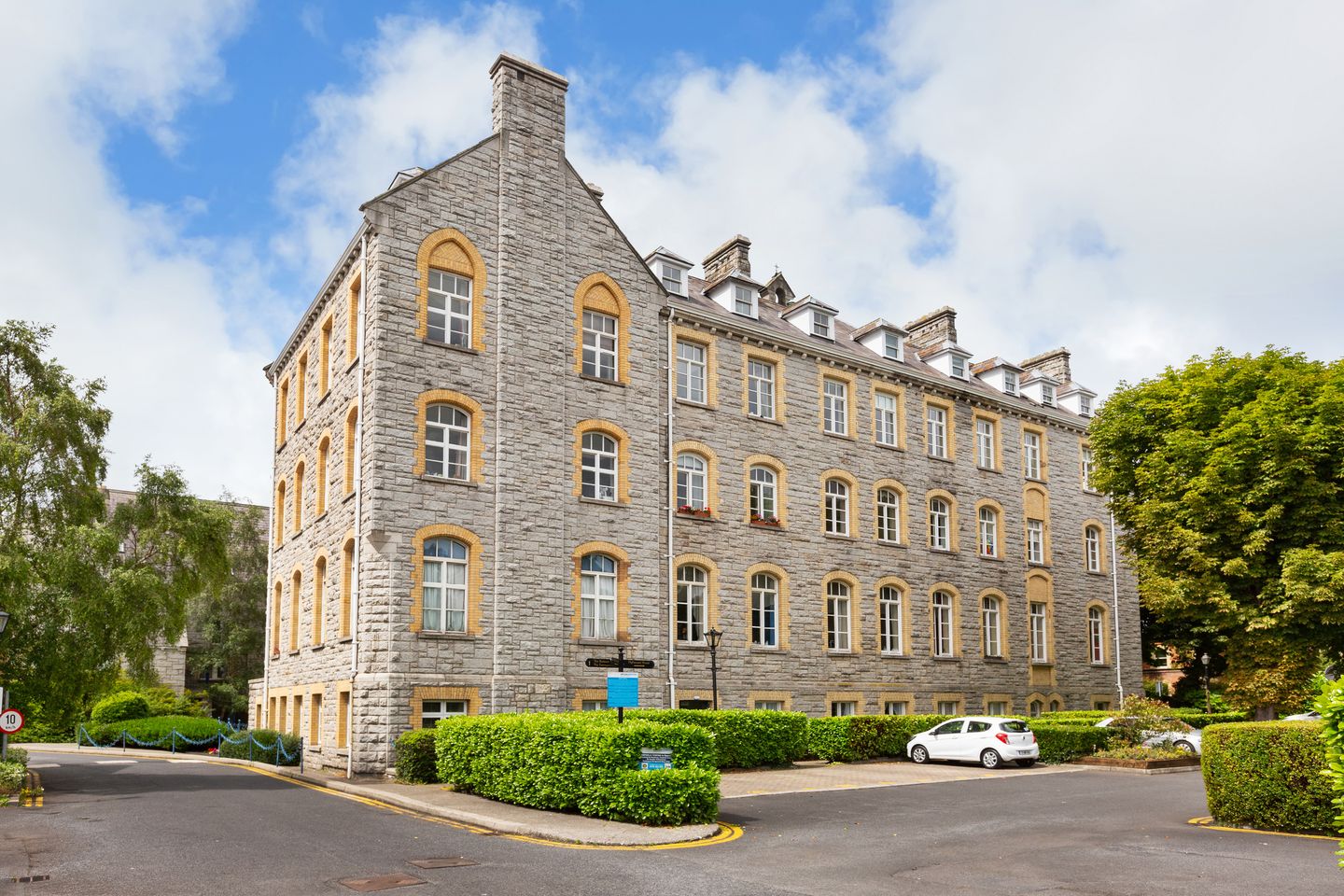 26 Hybreasal House, South Circular Road, Kilmainham, Dublin 8 is for