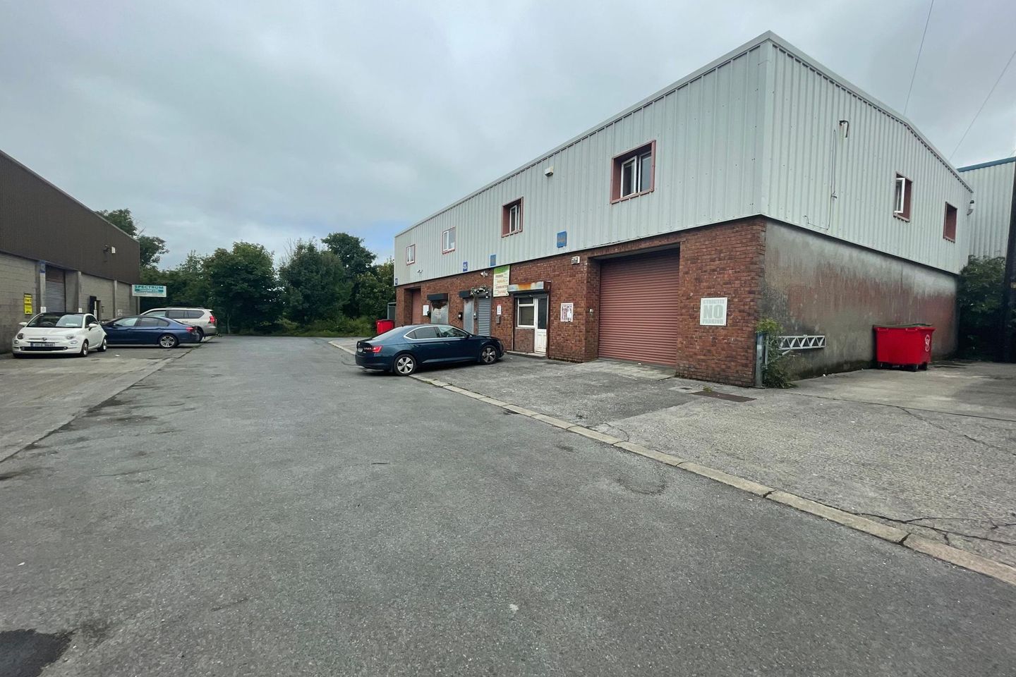 Commercial property for rent in 44 Ballybane Industrial Estate