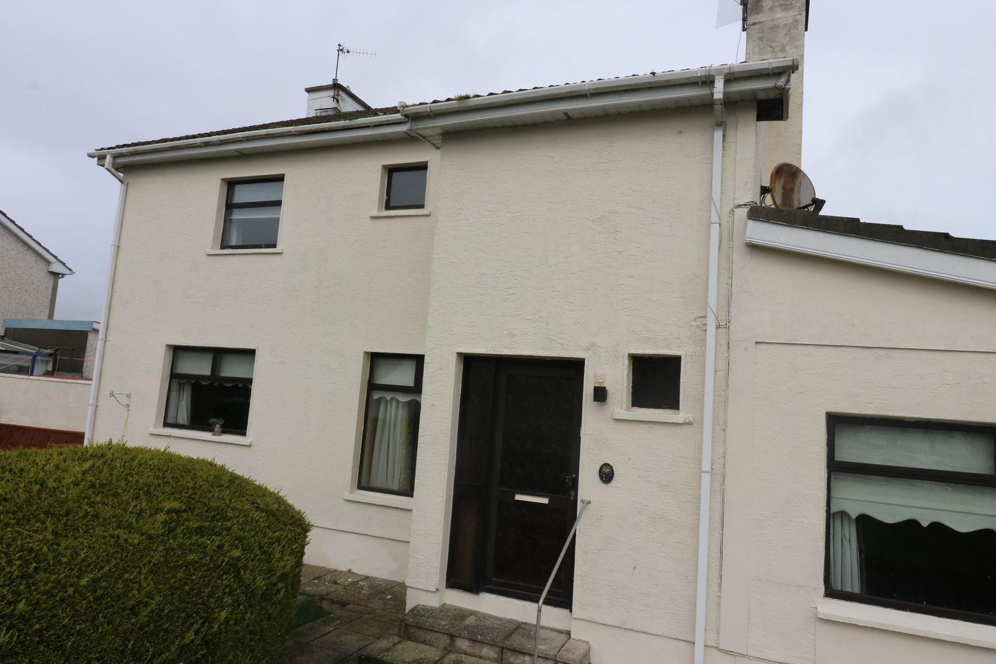 19 Dunbane, CarrickonSuir, Co. Tipperary, E32HD59 is for sale on Daft.ie