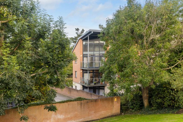 207 The Glen, Clon Brugh, Sandyford, Dublin 18, D18KR94