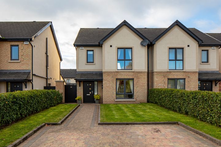 15 The Close, Royal Oaks,  Enfield, Co. Meath, A83FC99
