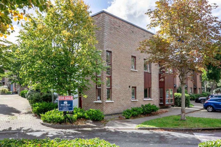 2 Hunters Walk, Hunters Wood, Ballycullen, Dublin 24, D24W2C4