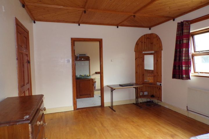 Large en suite double room, Blackwater, Killincooly, Co. Wexford