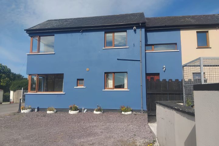 1 Husseys Yard, North Square, Sneem, Co. Kerry, V93HF84