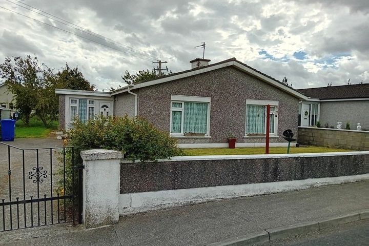 4 Cashel Park, Castlerea, Co. Roscommon, F45T447