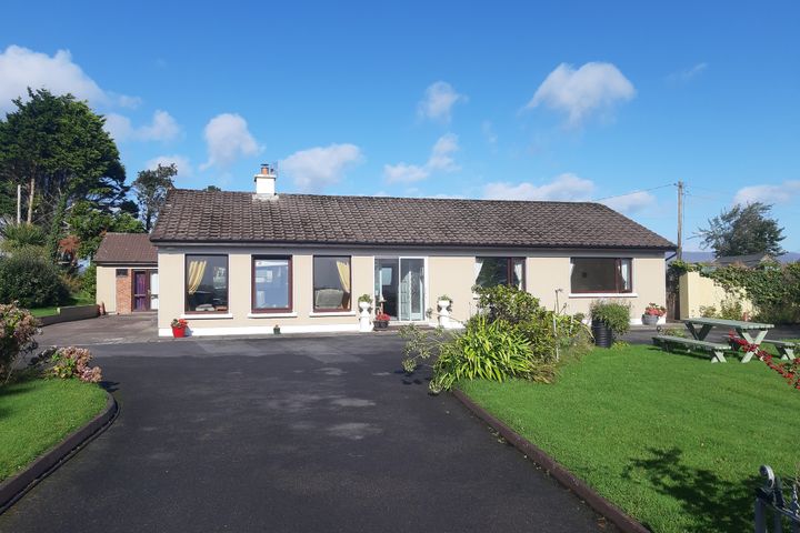 Hillgrove House, Laharn, Killorglin, Co. Kerry, V93R260