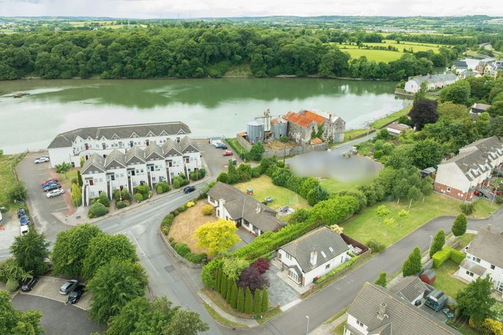 Santa Clara, 33 Árd Na Greine, Dark Road, Castleredmond, Midleton, Co. Cork, P25HP60