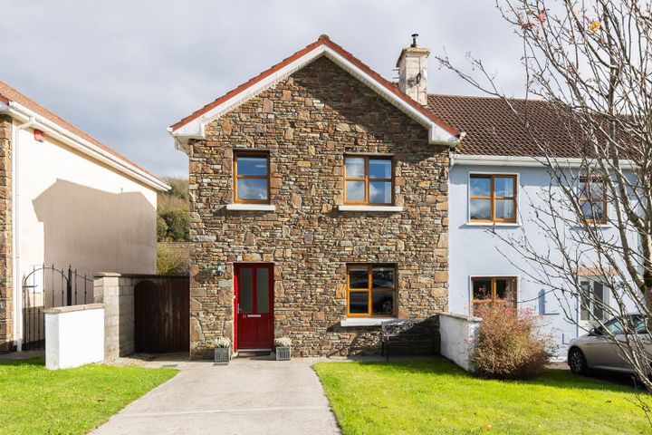 15 Woodview Lawn, Saleen, Cloyne, Midleton, Co. Cork, P25F449