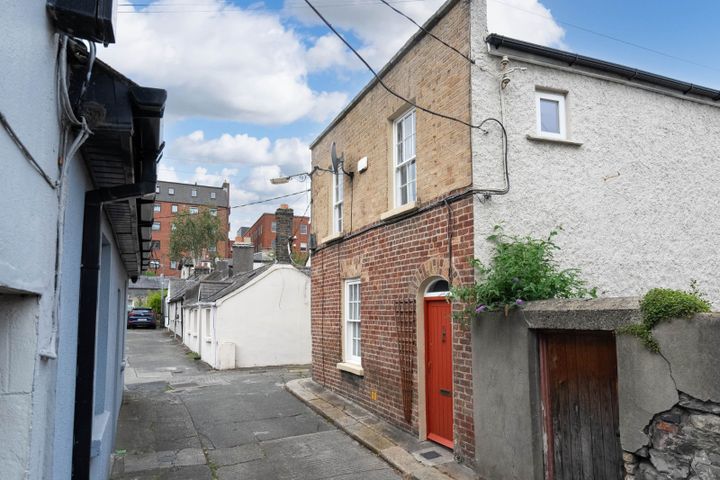 15 Albert Court East, Grand Canal Street Lower, Dublin 2, D02PR29