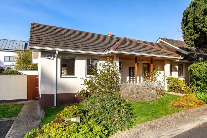 3 Heathfield, Monkstown Road, Monkstown, Co. Dublin, A94K8X5