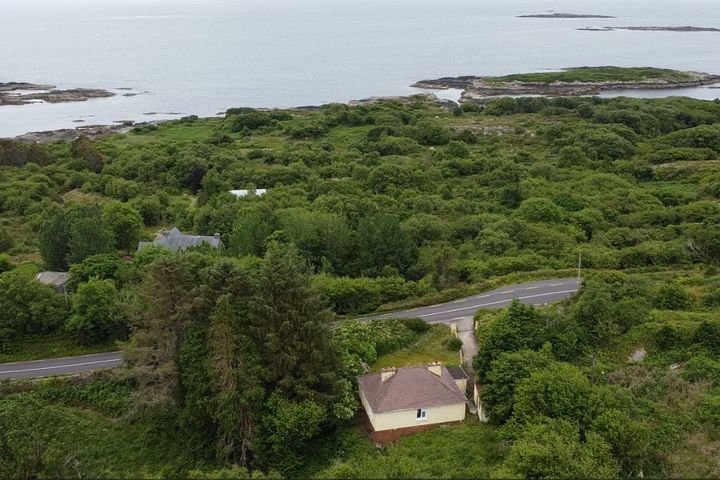 The Bungalow, Derreeny, Adrigole, Beara, Co. Cork, P75T184