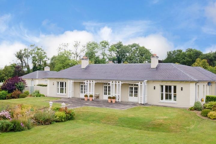 Winterberry Lodge, Eyrefield , The Curragh, Co. Kildare, R56KC03