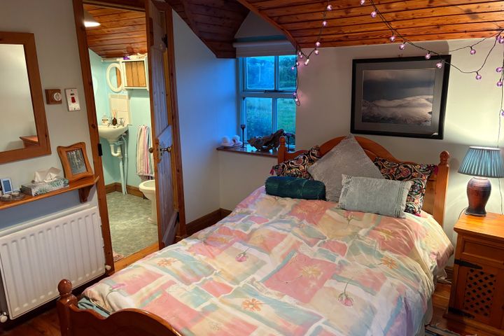 17 km from Letterkenny, rent Mon- Fri, on Local Link bus route. Ramelton - Rathmullan rd, Letterkenny,Co. Donegal, Ramelton, Co. Donegal