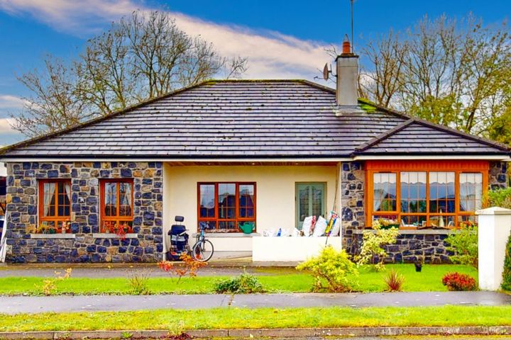 1 An Caladh, Shannon Harbour, Clonomy, Co. Offaly, R42R272