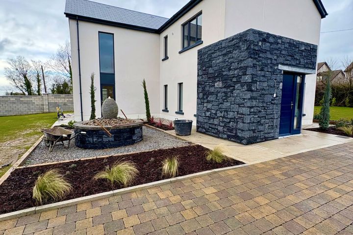 2 Errina Locke, Clonlara, Co. Clare