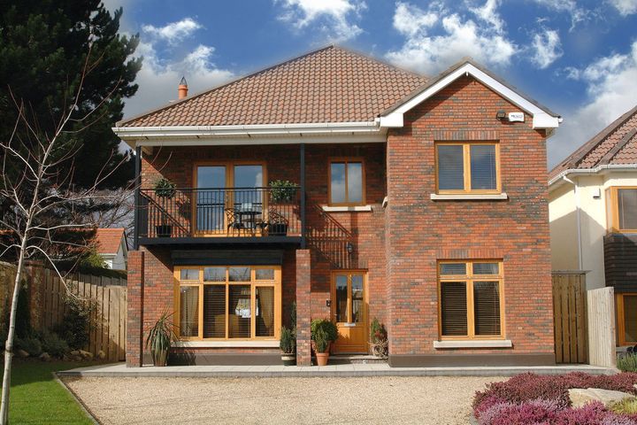 1 Cairnsfort, Enniskerry Road, Stepaside, Dublin