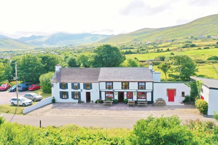 Mullallys Bar & Restaurant, Brandon, Tralee, Co. Kerry, V92YV00