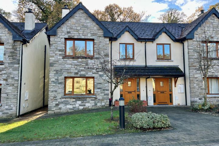 7 Lord Leitrim Court, Lough Rynn, Mohill, Co. Leitrim, N41WR04