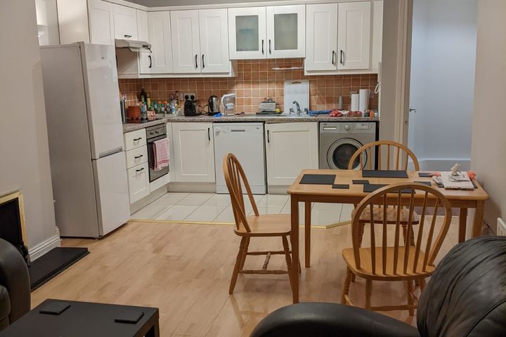 Shared en-suite in large apartment in Swords, Co. Dublin, Swords, Co. Dublin
