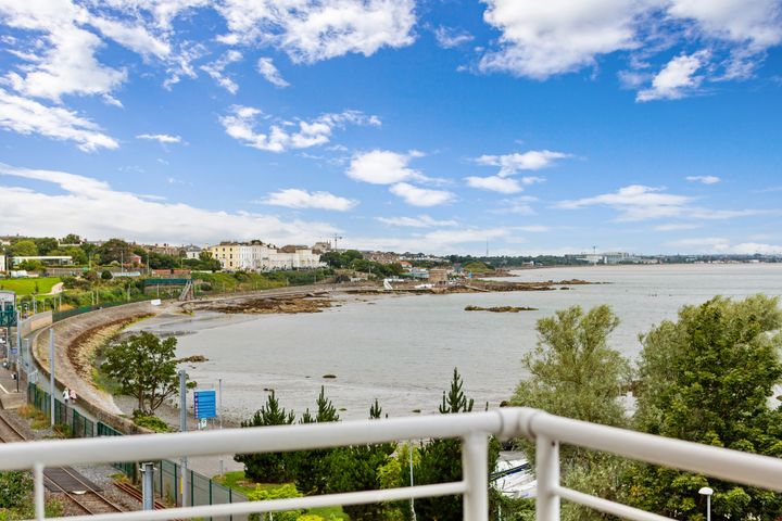 95 Salthill, Seapoint Ave, Monkstown, Dublin