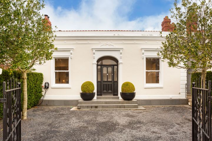 2 Albert Rd Lower, Sandycove, Gleangeary, Dublin