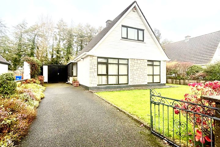 16 Rathbawn Drive, Castlebar, Co. Mayo, F23N409