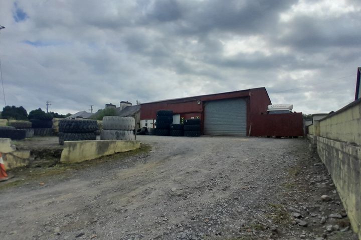 Ballina Road, Swinford, Co. Mayo, F12T289
