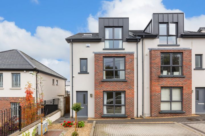 82 Sandyford Village, Sandyford, Dublin 18, D18E1TT