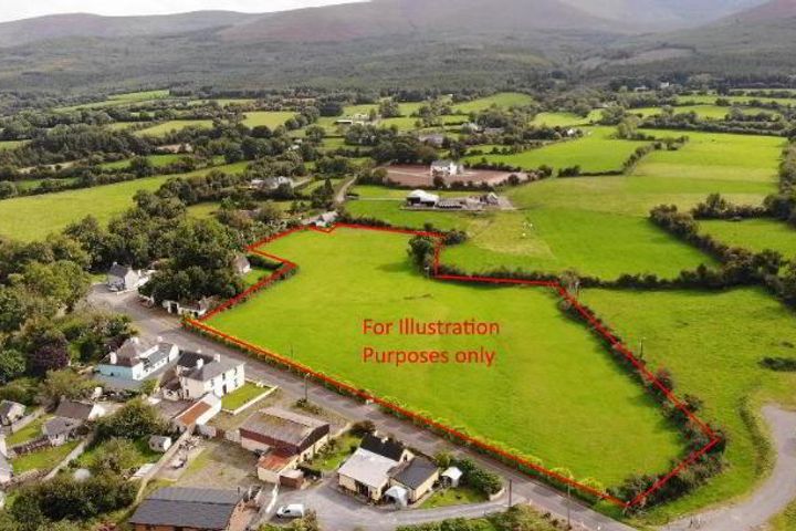 Circa 4 Acres,In Rossadrehid Village, Tipperary Town, Co. Tipperary, E34TR25