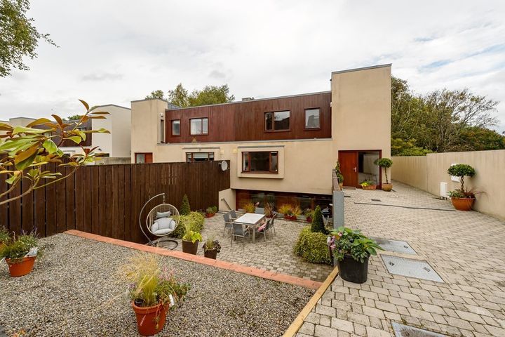 19 Railway Cottages, Off Serpentine Avenue, Dublin 4, Dublin