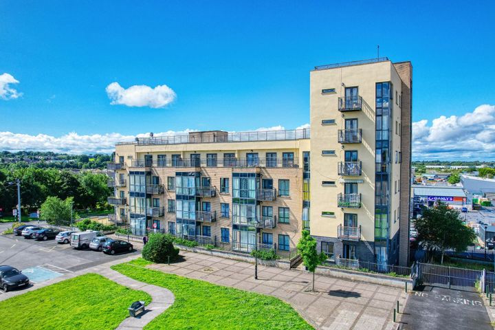 5 Harbour Point, Market Square, Longford, N39W520