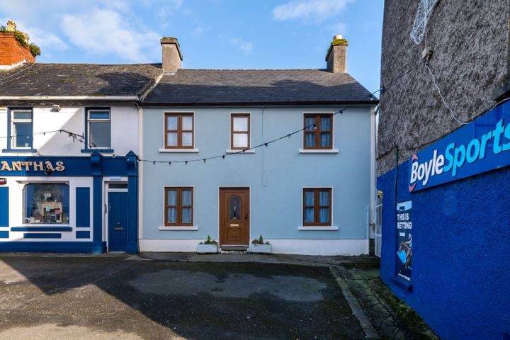 The Square, Clara, Co. Offaly, R35AP04