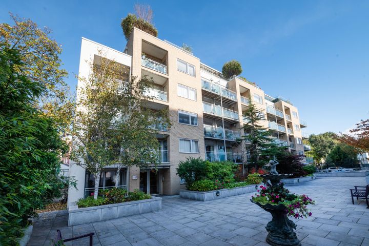 10 Alexandra Walk, Adelaide Square, Dublin City Centre, Co. Dublin, Dublin City Centre, D08F579