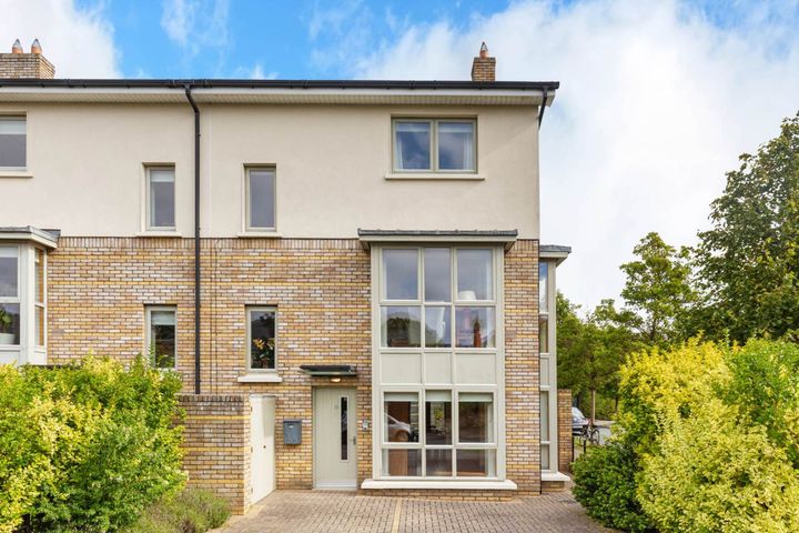 13 Kelston Park, Foxrock, Dublin 18, D18NX43