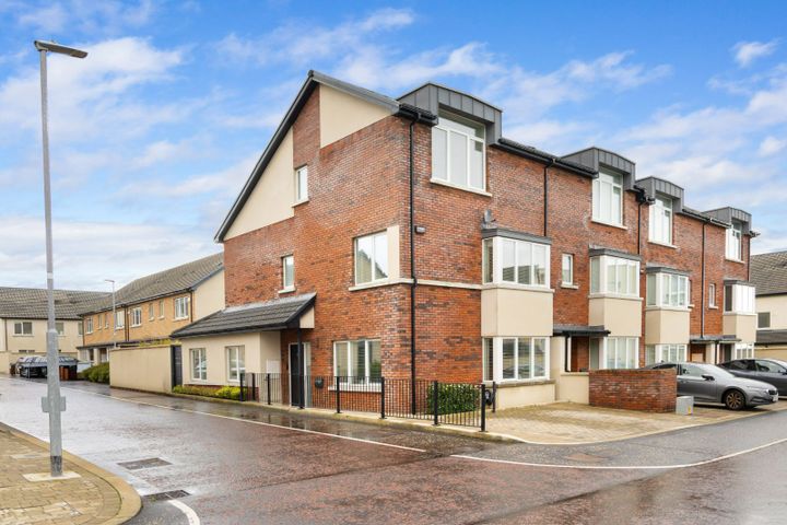 9 Clay Farm Grove, Dublin 18, Leopardstown, Dublin 18, D18AWK2