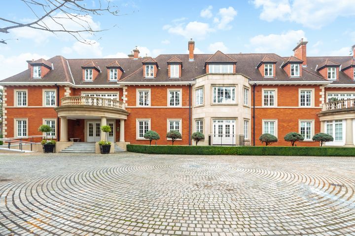 24 Hollybrook, Brighton Rd, Foxrock Dublin 18, Dublin 18, Dublin