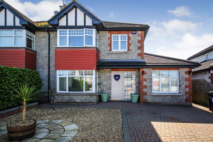 8 Deerpark Manor, Virginia, Co. Cavan, A82X260