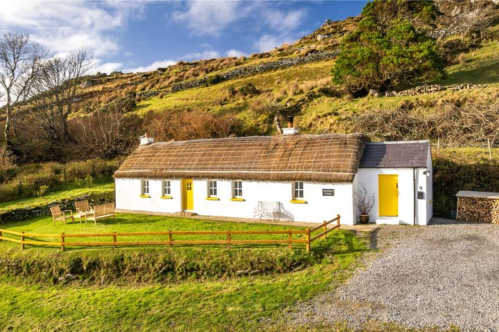 Bumblebee Cottage, Largysillagh, Killybegs, Co. Donegal, F94HY43