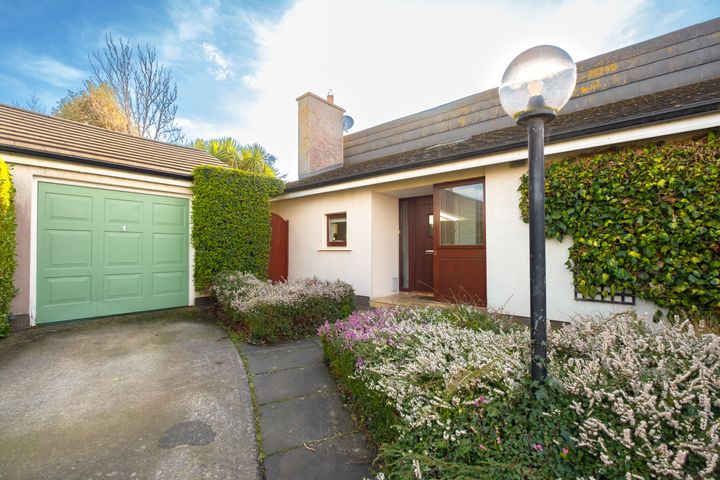 2 Hillcrest Downs, Lambs Cross, Sandyford Dublin 18, Dublin 18, Dublin