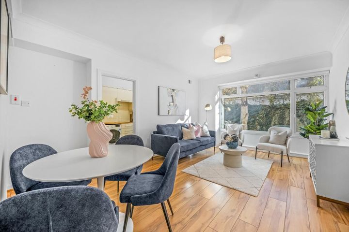 4 El Greco, Saint James Court, Serpentine Avenue, Ballsbridge, Dublin 4, D04F437