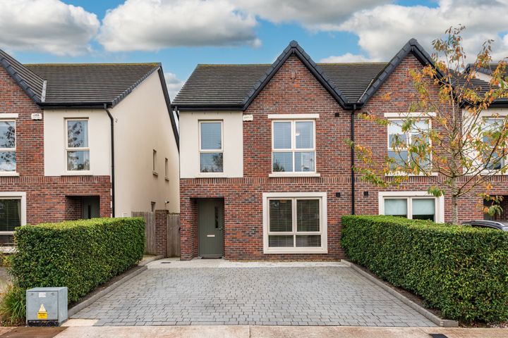 6 Oak Park Square, Oak Park, Naas, Co. Kildare, W91TYT9