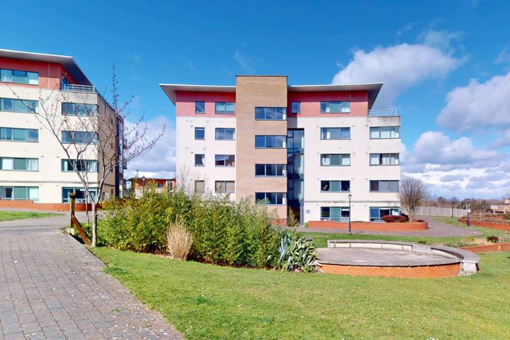 96 The Oval, Tullyvale, Dublin 18, D18YT78