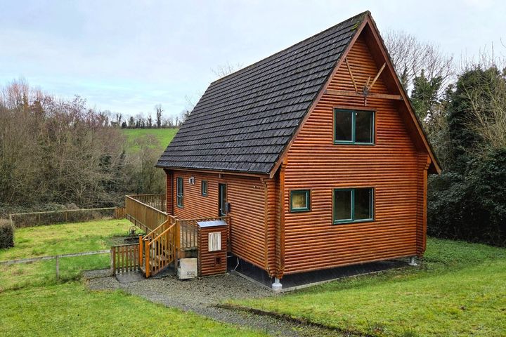 16 Cornadarragh, Belturbet, Co. Cavan, H14RF70