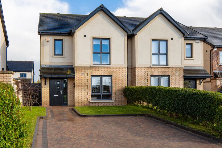 8 The Avenue, Royal Oaks, Enfield, Co. Meath, A83HE48