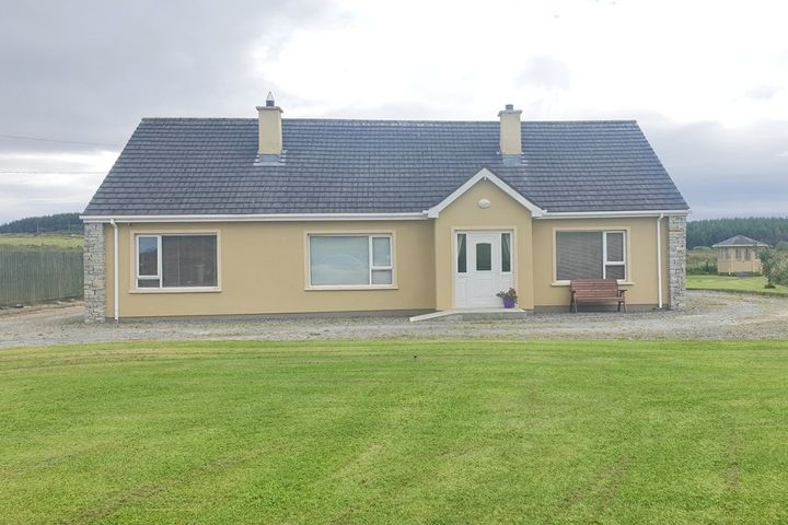 Cruck House, Glenagannon, Carndonagh, Gleneely, Co. Donegal, F93HP22