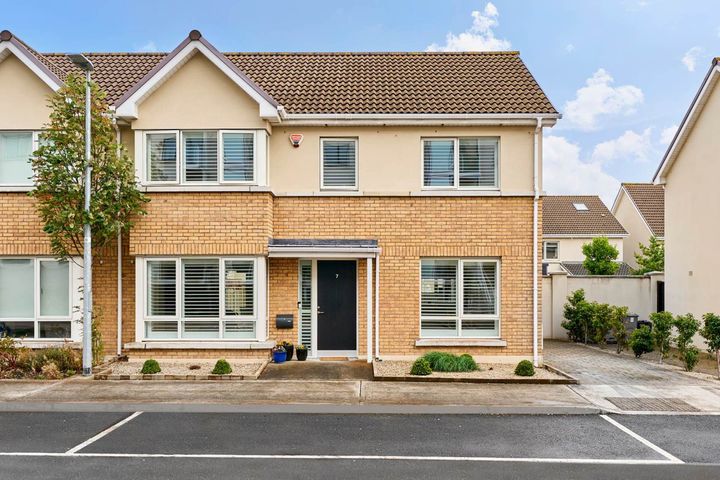 7 Diswellstown Place, Hamilton Park, Castleknock, Dublin 15, D15E9NC