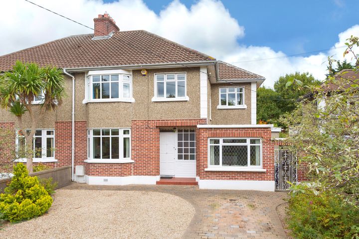 17 Cherbury Gardens, Booterstown Ave, Blackrock, Dublin