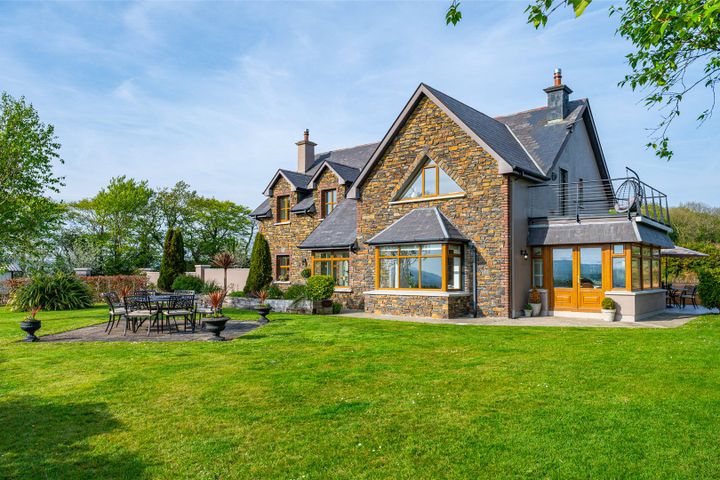 Black Quay House, Hollyhill, Kinsale, Cork