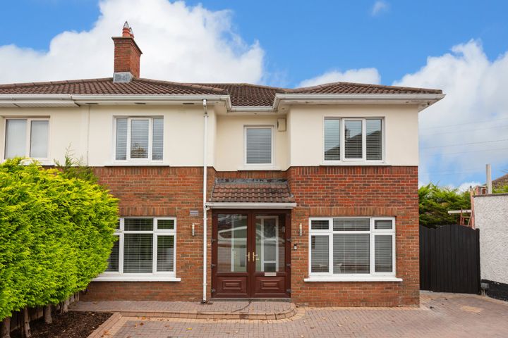 22 Woodstown Parade, Knocklyon, Dublin 16, D16X803