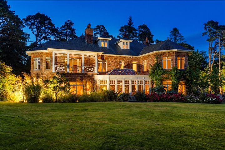 Tinnahinch, Plunkett Avenue, Foxrock, Dublin 18, D18F8C4